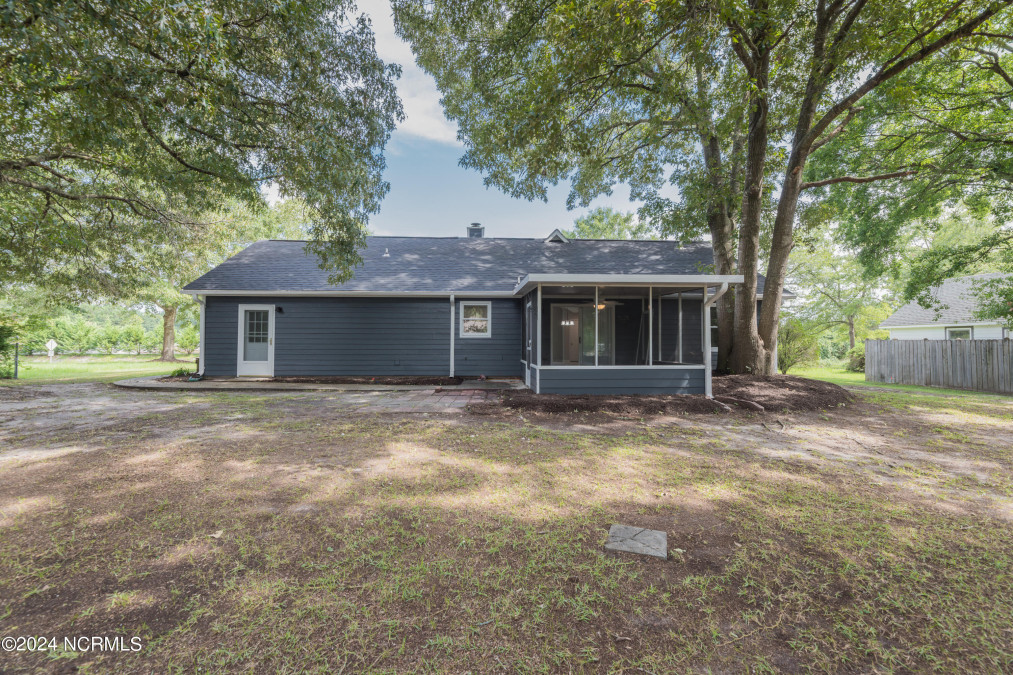 552 Swansboro Loop Rd Swansboro, NC 28584