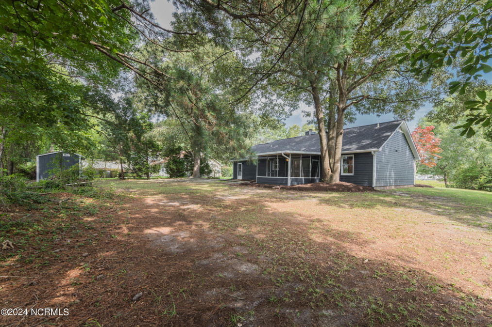 552 Swansboro Loop Rd Swansboro, NC 28584