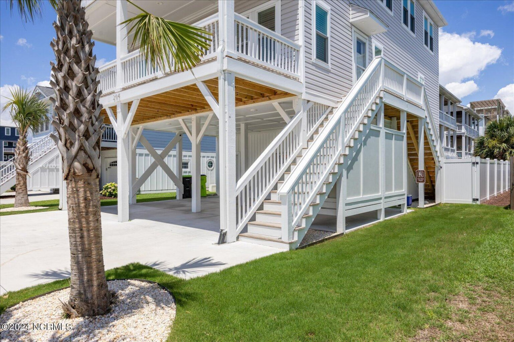 204 Ocean Blvd Carolina Beach, NC 28428