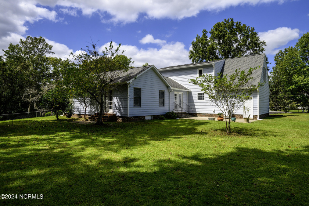 1005 Peach Tree Ln New Bern, NC 28562