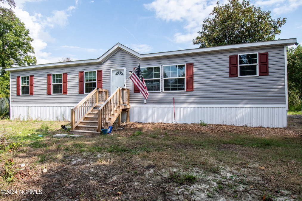 115 Leslie Ln Swansboro, NC 28584