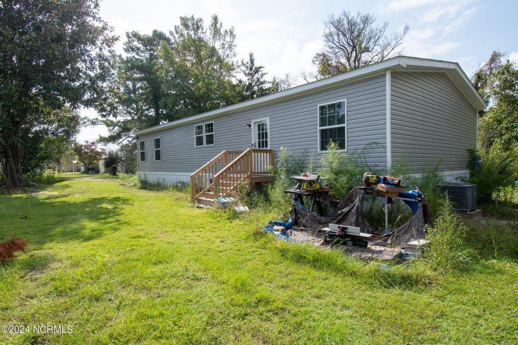 115 Leslie Ln Swansboro, NC 28584