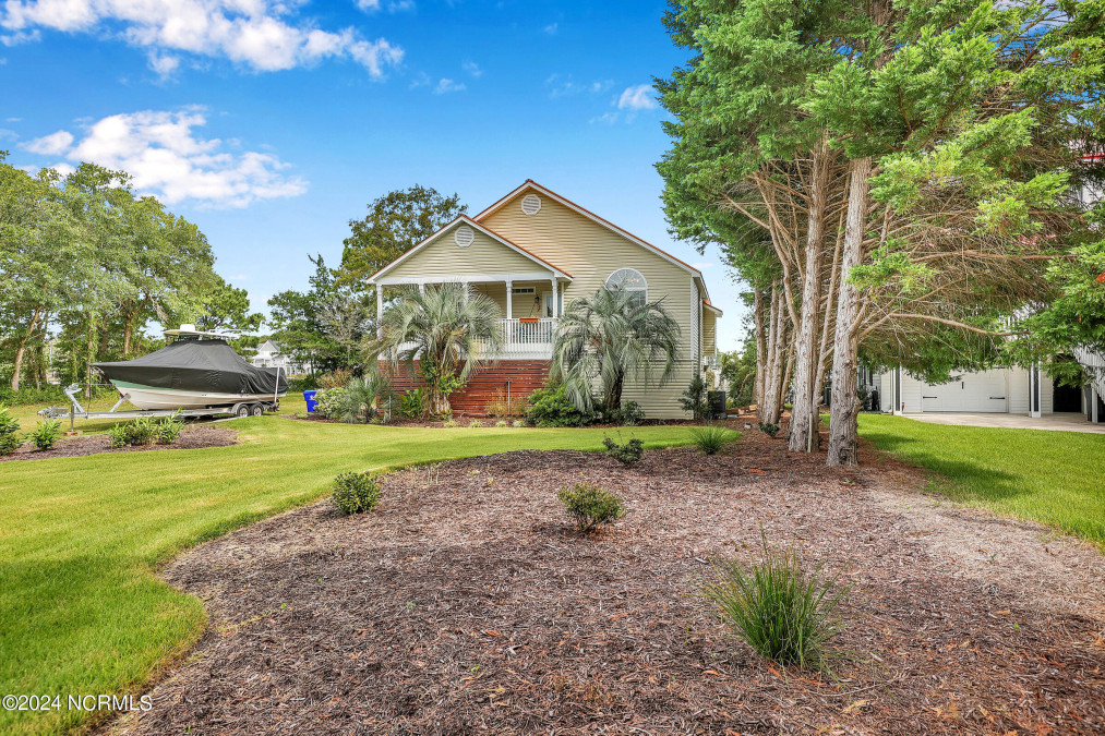 3202 Yacht Dr Oak Island, NC 28465