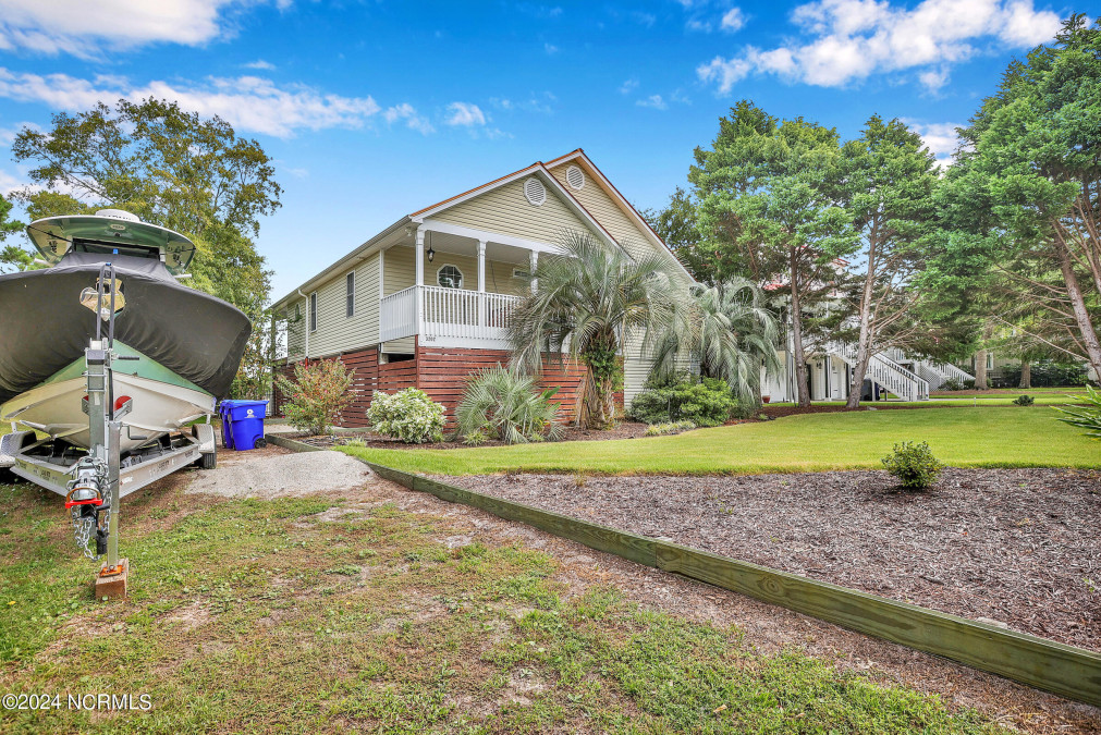 3202 Yacht Dr Oak Island, NC 28465