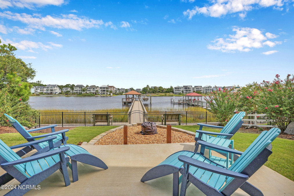 3202 Yacht Dr Oak Island, NC 28465