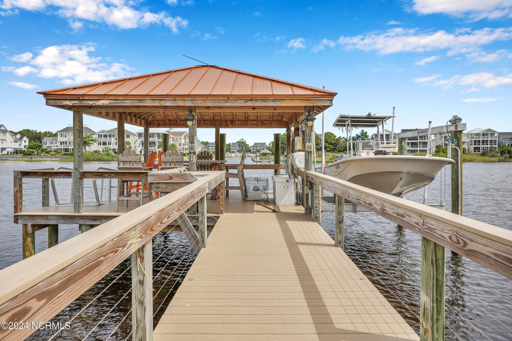 3202 Yacht Dr Oak Island, NC 28465