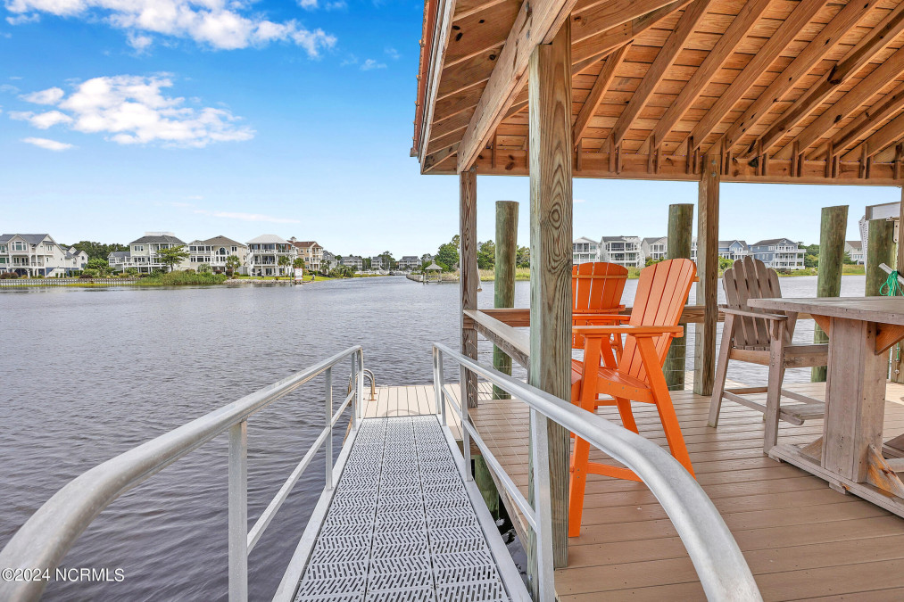 3202 Yacht Dr Oak Island, NC 28465