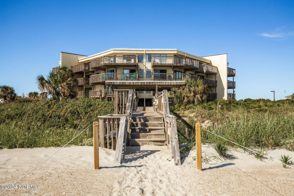 9100 Reed Dr Emerald Isle, NC 28594