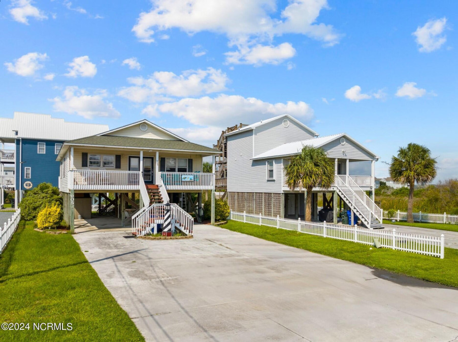 905 Broadway St Surf City, NC 28445