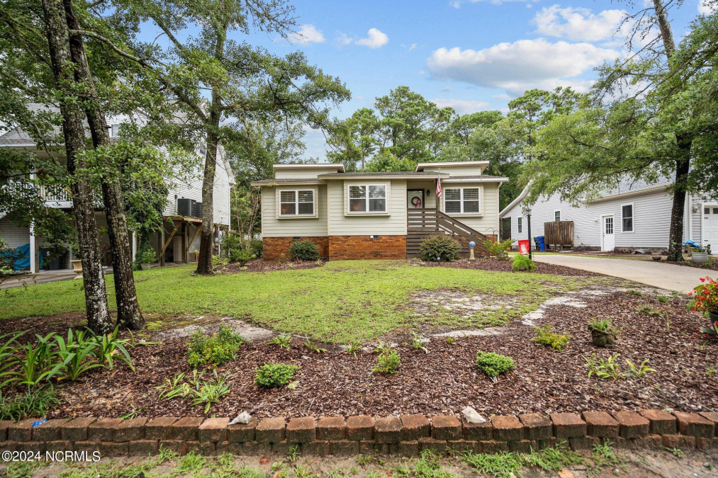 445 Womble St Oak Island, NC 28465