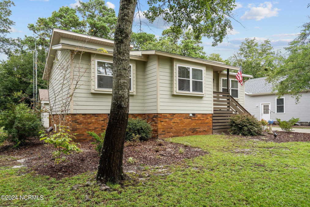 445 Womble St Oak Island, NC 28465