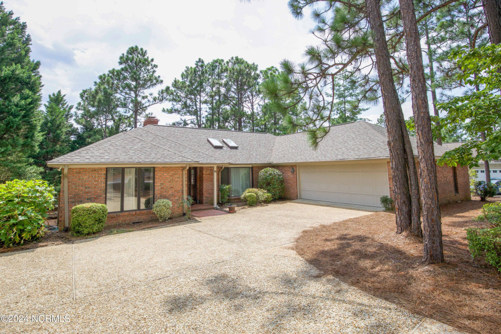 11 Greenville Ln Pinehurst, NC 28374