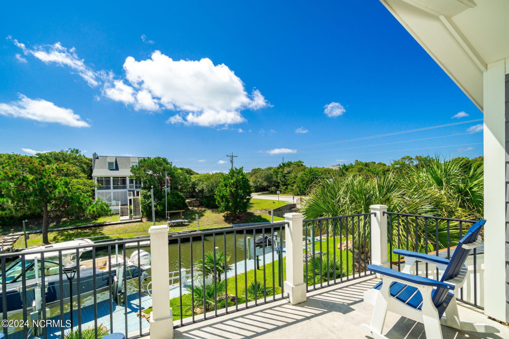 104 Mimosa Blvd Pine Knoll Shores, NC 28512