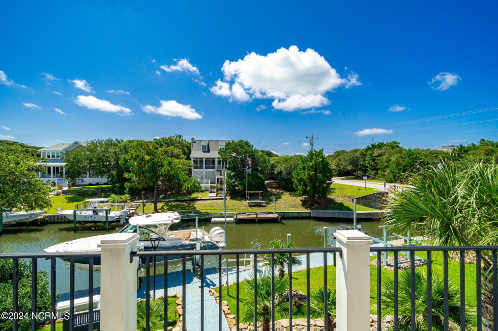 104 Mimosa Blvd Pine Knoll Shores, NC 28512