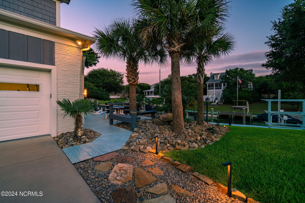 104 Mimosa Blvd Pine Knoll Shores, NC 28512