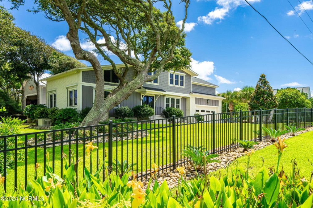 104 Mimosa Blvd Pine Knoll Shores, NC 28512