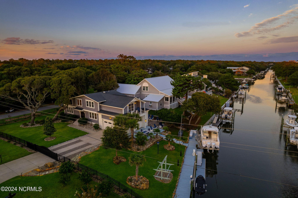 104 Mimosa Blvd Pine Knoll Shores, NC 28512