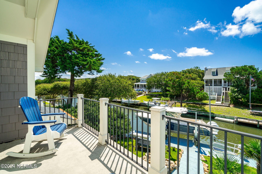 104 Mimosa Blvd Pine Knoll Shores, NC 28512