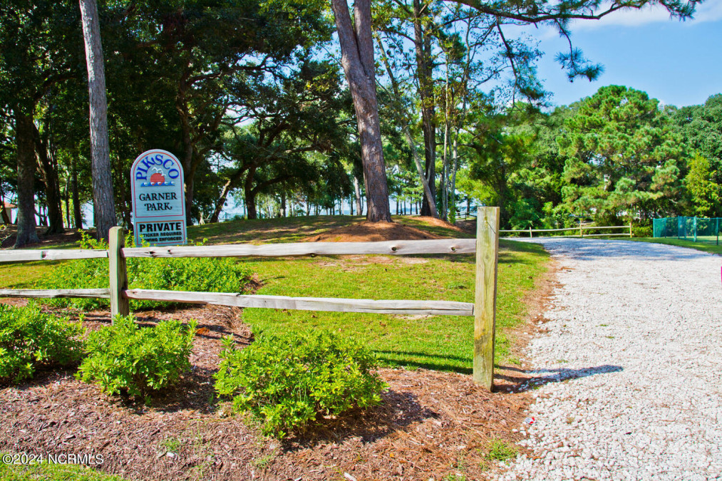 104 Mimosa Blvd Pine Knoll Shores, NC 28512