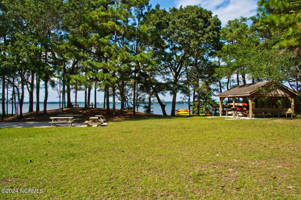 104 Mimosa Blvd Pine Knoll Shores, NC 28512