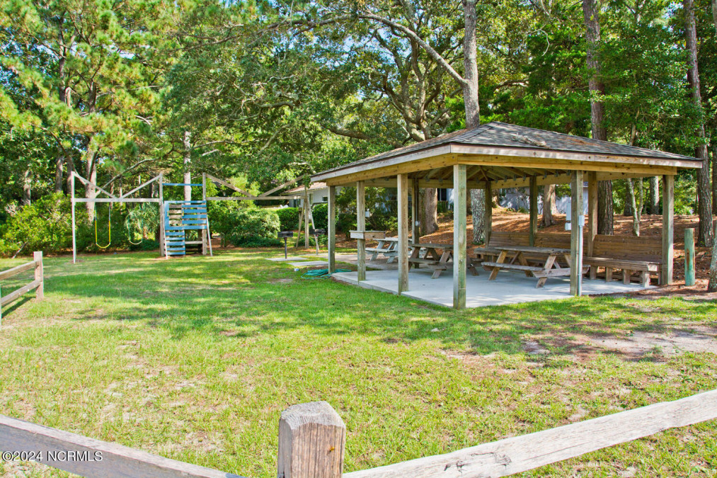 104 Mimosa Blvd Pine Knoll Shores, NC 28512