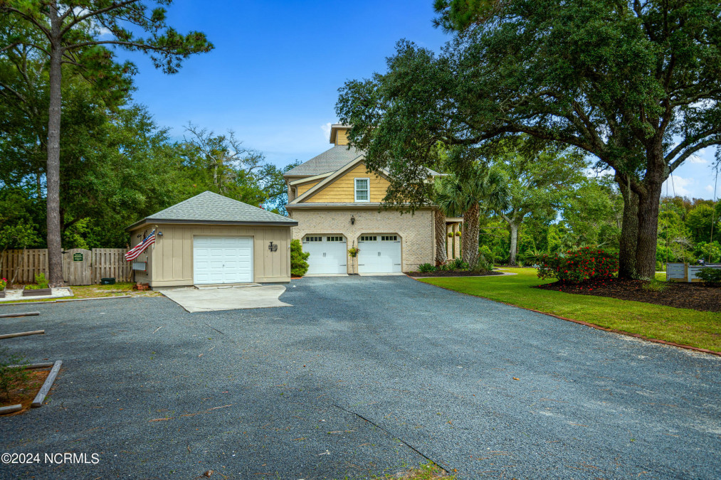 201 River Dr Southport, NC 28461