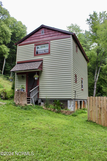 574 Pine Creek Rd Cullowhee, NC 28723