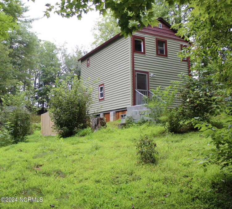 574 Pine Creek Rd Cullowhee, NC 28723