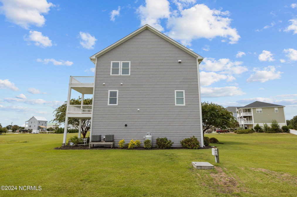 306 Lobinger Ct Newport, NC 28570