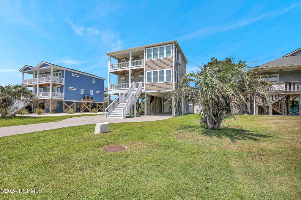 1018 Dolphin Dr Oak Island, NC 28465