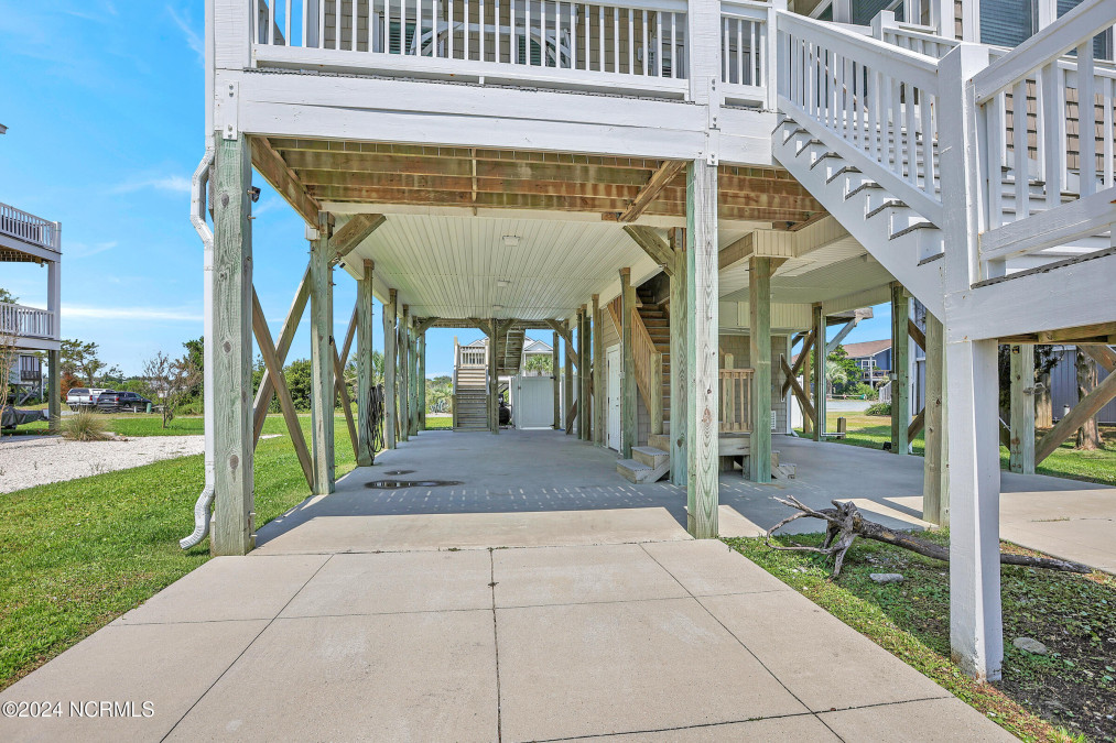 1018 Dolphin Dr Oak Island, NC 28465