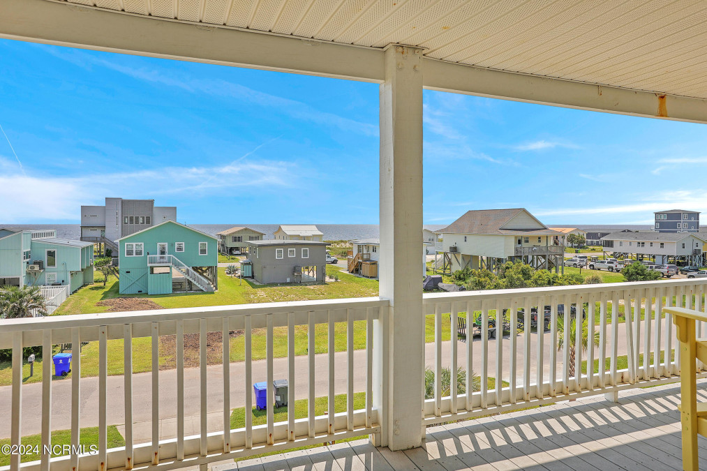 1018 Dolphin Dr Oak Island, NC 28465