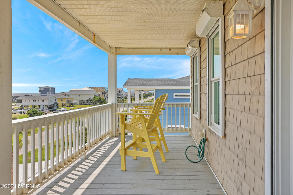 1018 Dolphin Dr Oak Island, NC 28465