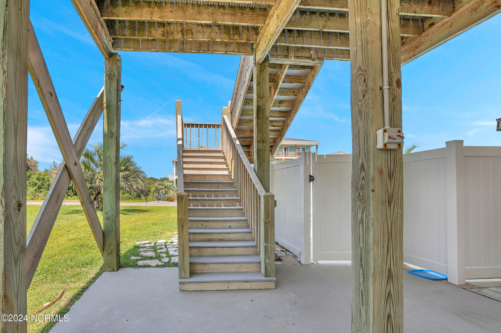 1018 Dolphin Dr Oak Island, NC 28465