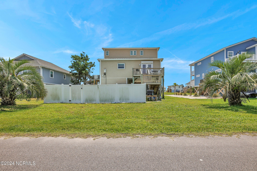 1018 Dolphin Dr Oak Island, NC 28465