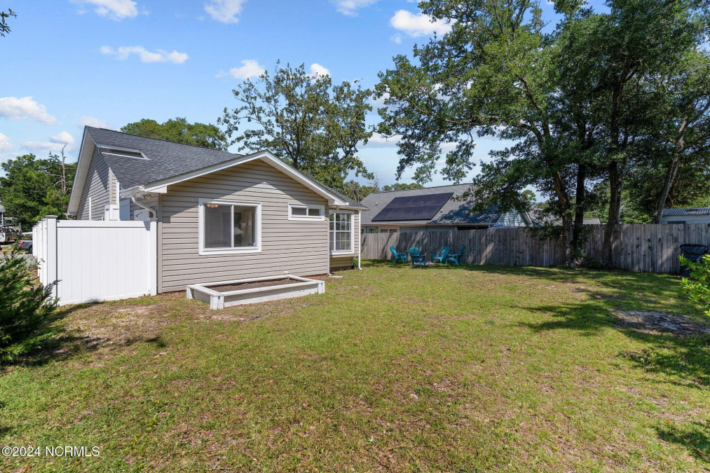 112 19th St Oak Island, NC 28465