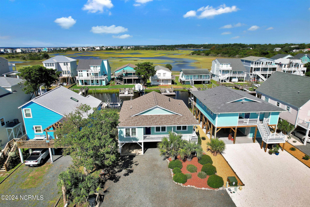 137 Tarpon Dr Holden Beach, NC 28462