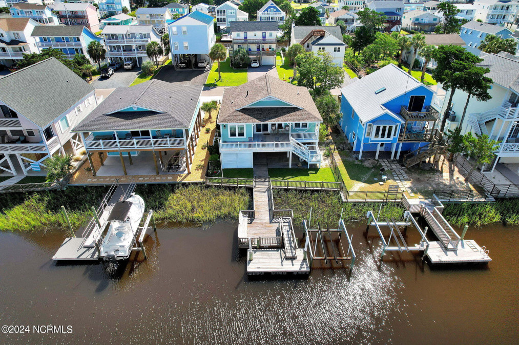 137 Tarpon Dr Holden Beach, NC 28462