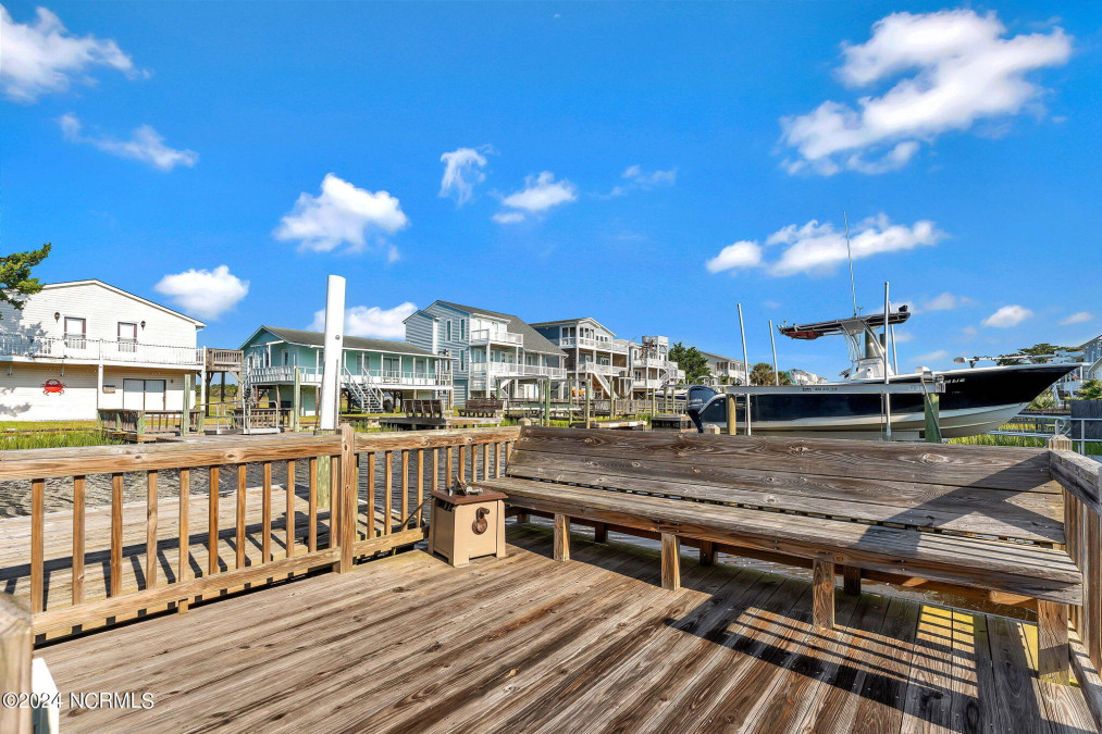 137 Tarpon Dr Holden Beach, NC 28462