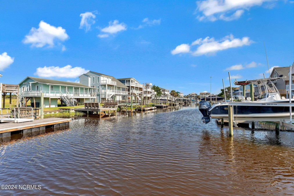 137 Tarpon Dr Holden Beach, NC 28462