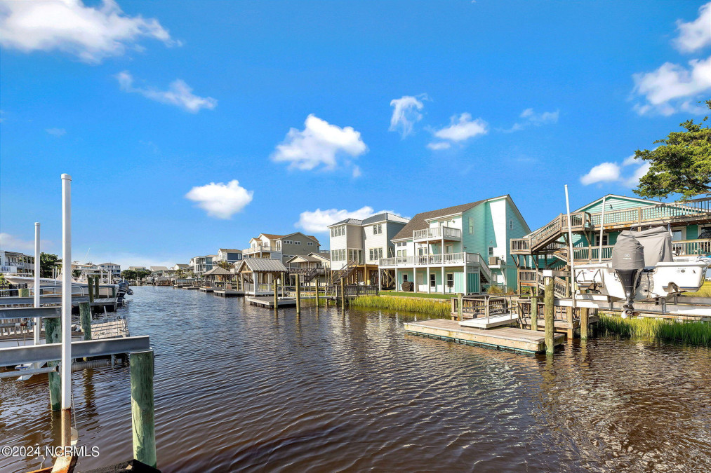 137 Tarpon Dr Holden Beach, NC 28462