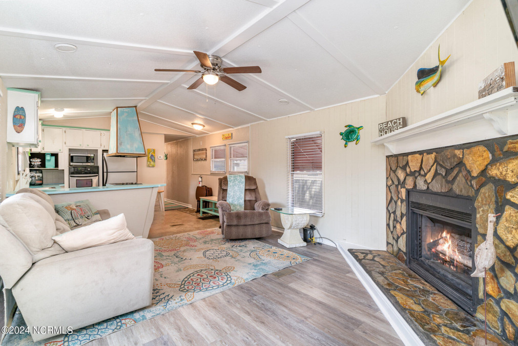 7702 Oak Island Dr Oak Island, NC 28465