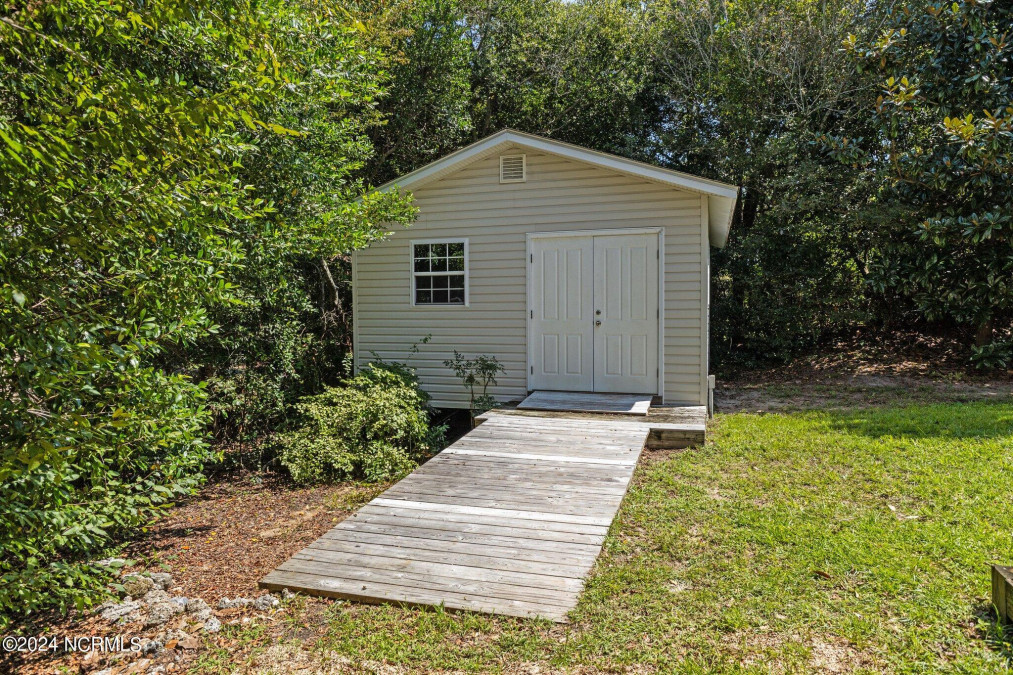 302 Cedar St Emerald Isle, NC 28594