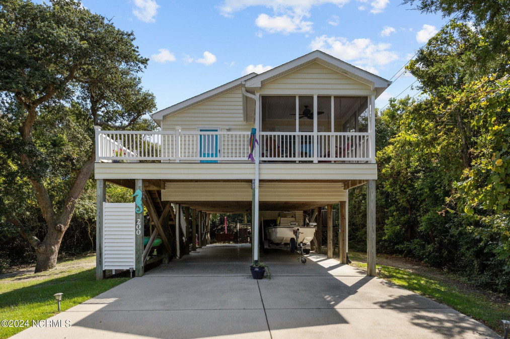 200 Old Cove Rd Emerald Isle, NC 28594