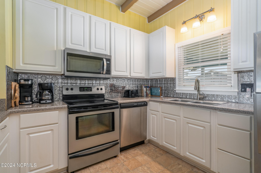 3923 Beach Dr Oak Island, NC 28465