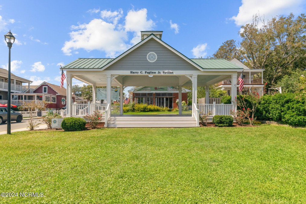 401 Church St Swansboro, NC 28584