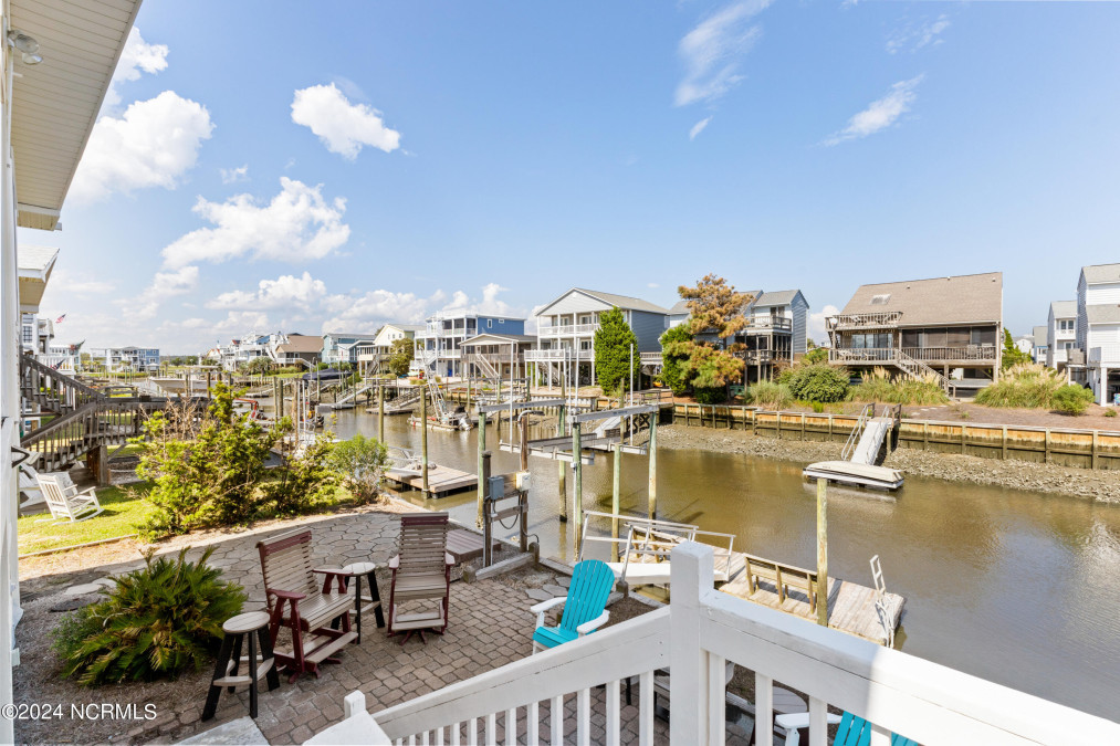 427 Sailfish St Sunset Beach, NC 28468