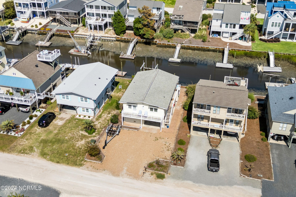 427 Sailfish St Sunset Beach, NC 28468