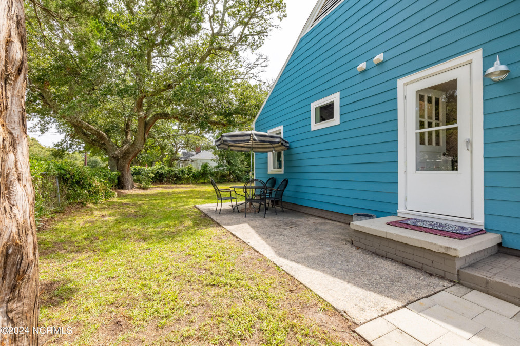 208 22nd St Morehead City, NC 28557