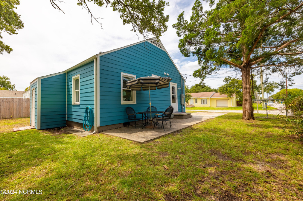 208 22nd St Morehead City, NC 28557